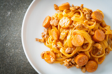 spaghetti pasta sausage and minced pork