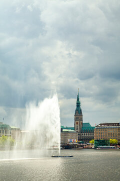 View to city hall with Inner Alster and Alster fountain in the foreground, Hamburg, Germany