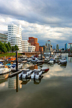 Germany, Dusseldorf, The Media Harbor with Neuer Zollhof buildings