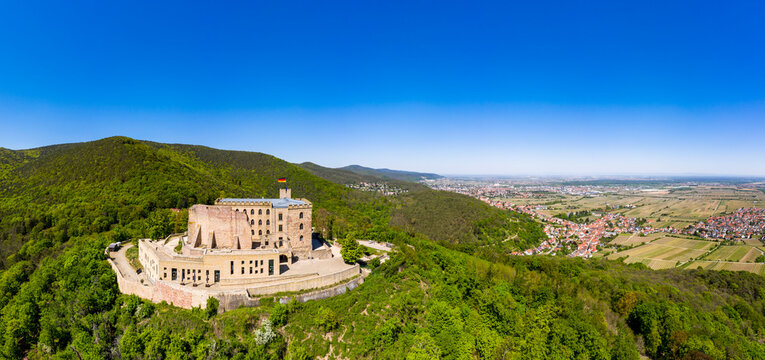 Germany, Rhineland-Palatinate,&Ocirc;&oslash;&Omega;Neustadt&Ocirc;&oslash;&Omega;an&Ocirc;&oslash;&Omega;der&Ocirc;&oslash;&Omega;Weinstrasse, Helicopter view of&Ocirc;&oslash;&Omega;Hambach&Ocirc;&oslash;&Omega;Castle in summer