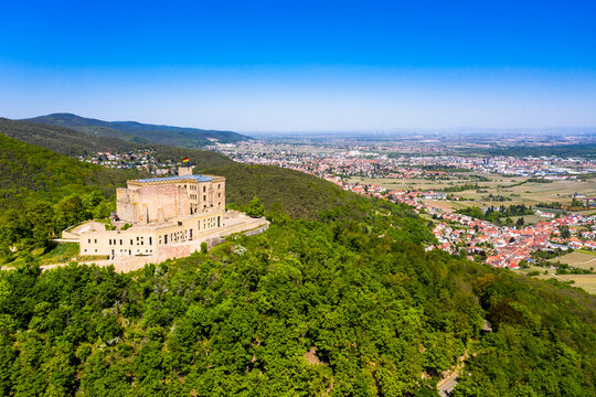 Germany, Rhineland-Palatinate,&Ocirc;&oslash;&Omega;Neustadt&Ocirc;&oslash;&Omega;an&Ocirc;&oslash;&Omega;der&Ocirc;&oslash;&Omega;Weinstrasse, Helicopter view of&Ocirc;&oslash;&Omega;Hambach&Ocirc;&oslash;&Omega;Castle in summer