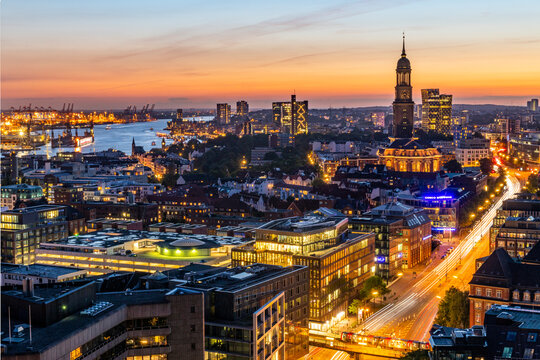 Germany, Hamburg, Hamburg Harbour and St. Michaelis Church