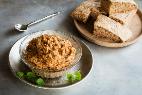 Tomato-amaranth dip and bread