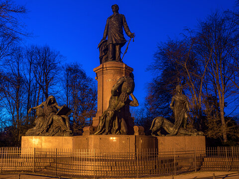 Germany, Berlin, Bismarck Memorial at dusk