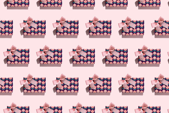 Pattern of rows of wrapped gifts