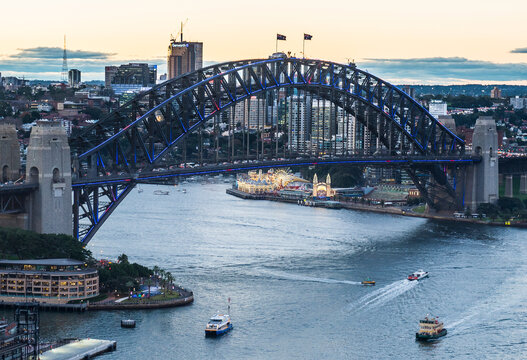 Australia, New South Wales, Sydney, Sydney Harbour Bridge in the evening