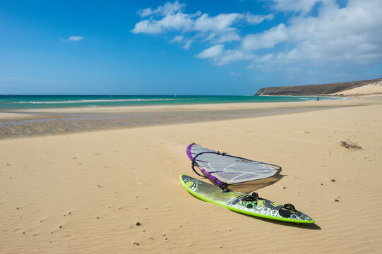 Spain, Canary Islands, Fuerteventura, surfboard in lagoon on Risco beach