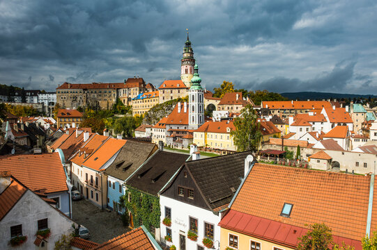 Czech Republic, Cesky Krumlov, overlook over the historic old town