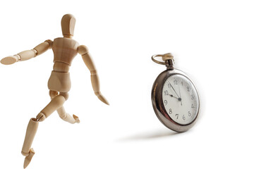 追いかけてくる懐中時計から逃げるデッサン人形
