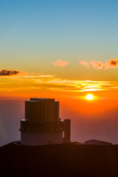 USA, Hawaii, Big Island, observatory on Mauna Kea volcano at sunset