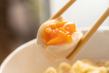 ラーメンと煮卵
ラーメンと煮卵の断面