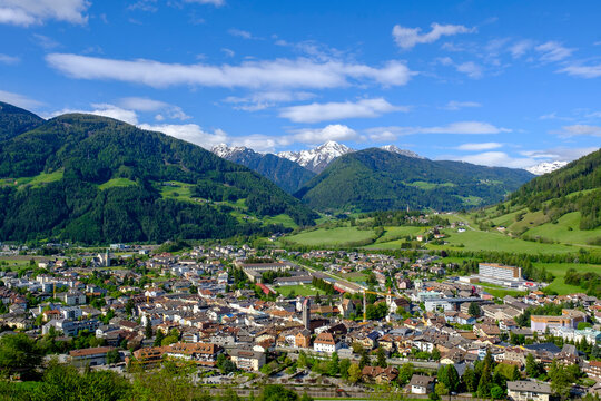Italy, South Tyrol, Sterzing, Town in&Ocirc;&oslash;&Omega;Eisack Valley during spring