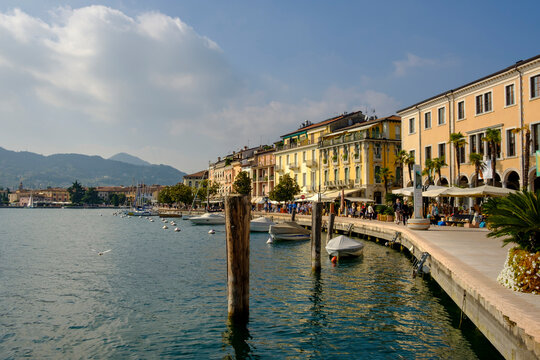 Italy, Lombardy, Lake Garda, Salo, waterfront promenade