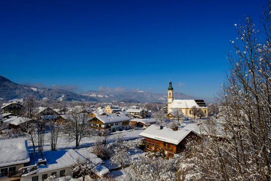 Germany, Isarwinkel, Lenggries, view to parish church Sankt Jakob in winter