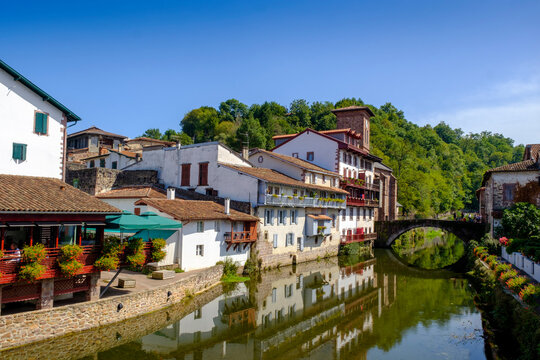 France, Pyrenees-Atlantiques, Saint-Jean-Pied-de-Port, Old town houses and Pont Saint Jean reflecting in Nive canal