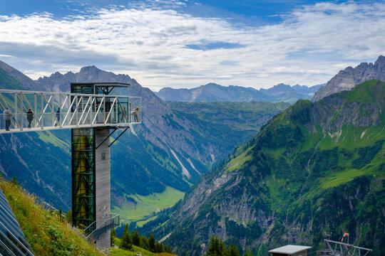 Austria, Vorarlberg, Mittelberg, Skywalk overlooking scenic valley in Allgau Alps