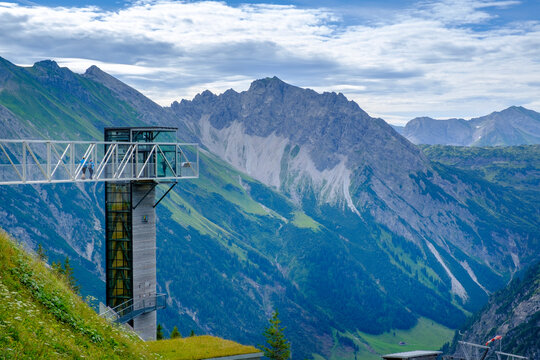 Austria, Vorarlberg, Mittelberg, Skywalk overlooking scenic valley in Allgau Alps