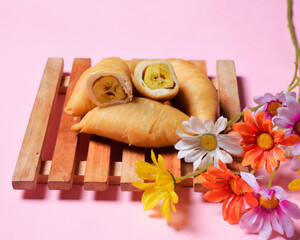 Savory molen banana cake for snacks to accompany the breakfast menu. Molen bananas with pastries are usually served with a cup of hot coffee or tea. Market snacks. Focus blur. Focus on some angels.