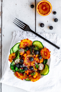 Mixed salad with rocket, lamb's lettuce, radicchio, vegetables and fruits