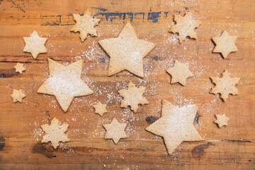 Star and snowflake shaped Christmas cookies