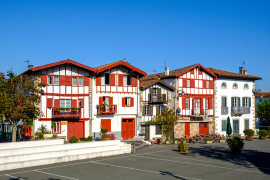 France, Pyrenees-Atlantiques, Ainhoa, Empty town square and half-timbered houses