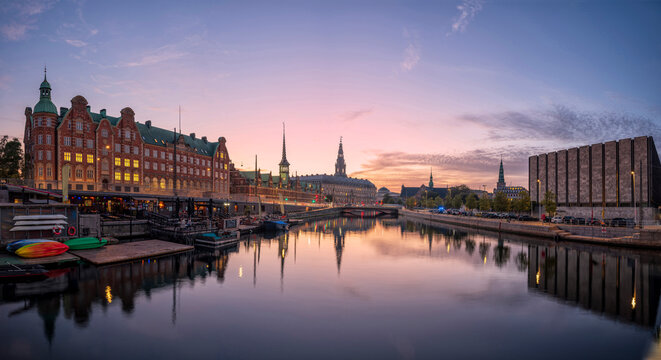 Denmark, Copenhagen, Panorama of Frederiksholmkanal at dusk
