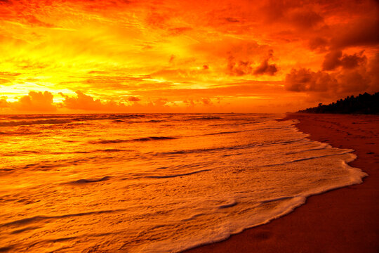 Sri Lanka, Eastern Province,&Ocirc;&oslash;&Omega;Nilaveli, Coastal beach at fiery sunrise