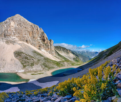 Italy, Umbria, Sibillini mountain range, Mount Vettore, Lake Pilato and mount Pizzo del Diavolo in Summer