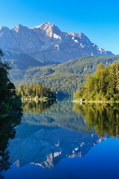 Scenic view of Eibsee with Zugspitze, at Grainau, Werdenfelser Land, Upper Bavaria, Bavaria, Germany