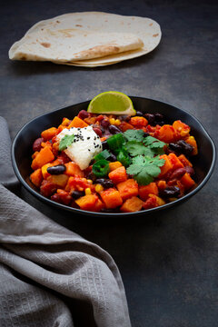 Bowl of Chili sin Carne and flat bread