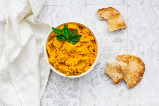 Pumpkin hummus with parsley and flatbread
