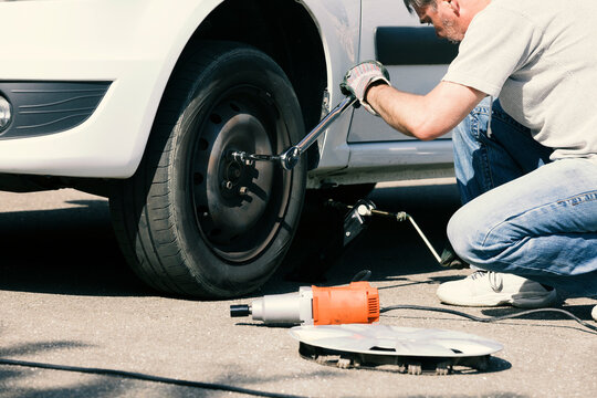 Man changing car tire