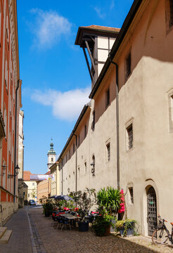 Germany, Bavaria, Regensburg, Potted plants in empty cobblestone alley
