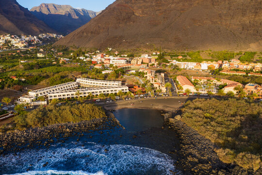 Spain, Canary Islands, La Gomera, Valle Gran Rey, La Puntilla, Aerial view of Charco del Conde Bay