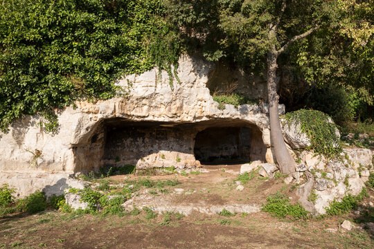 Italy, Sicily, Province of Ragusa, Parco Archeologico Forza, Cava d`Ispica, cave