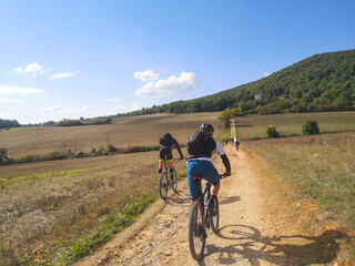 In bicicletta in viaggio nelle campagne della nostra bella italia