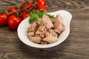 Canned tuna fillet in the bowl