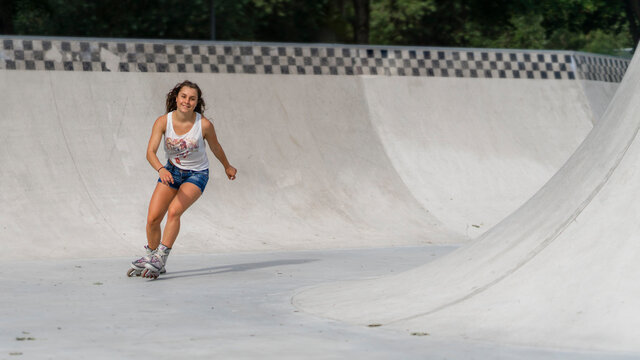 Young woman inline skating in skatepark
