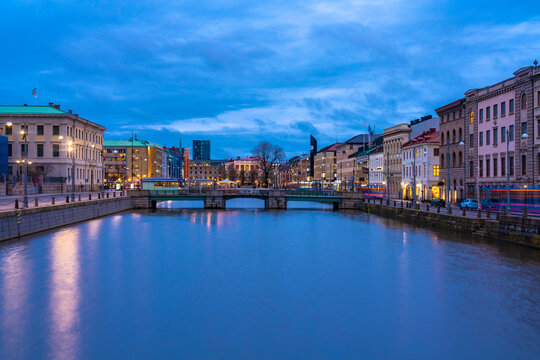 Sweden, Gothenburg, historic city center with Tyska Bron and Brunnsparken in background