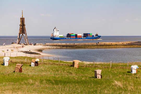 Germany, Lower Saxony, Cuxhaven, North Sea, Ball beacon at beach, hooded beach chairs, container ship