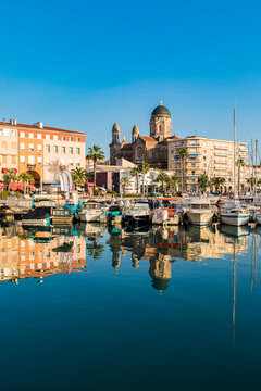France, Provence-Alpes-Cote d'Azur, Saint-Raphael, harbour, Church San Rafeu