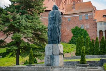 frombork mikołaj kopernik pomnik zamek katedra - obrazy, fototapety, plakaty