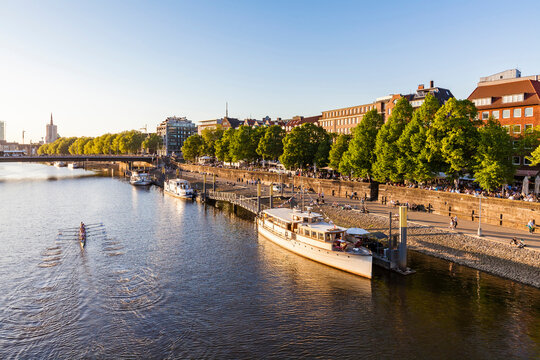 Germany, Free Hanseatic City of Bremen, Schlachte, Weser, riverside, promenade, boats, beer garden, restaurants, sunset