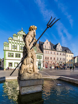 Germany, Thuringia, Weimar, Marktplatz, Neptun statue in Neptun fountain