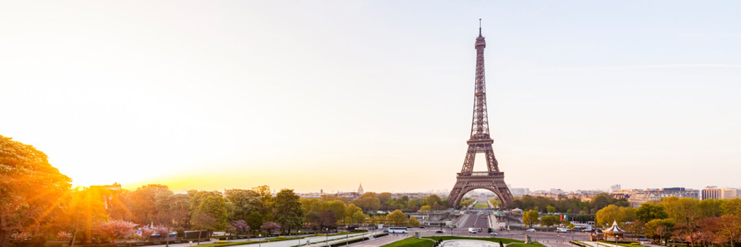 France, Paris, Eiffel Tower with Place du Trocadero and cityscape at sunrise