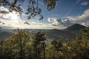 Blick über den Pfälzerwald mit dem Rehberg