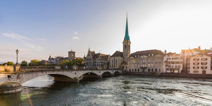 Switzerland, Canton of Zurich, Zurich,&Ocirc;&oslash;&Omega;Munsterbrucke&Ocirc;&oslash;&Omega;bridge at sunset with&Ocirc;&oslash;&Omega;Fraumunster&Ocirc;&oslash;&Omega;church in background