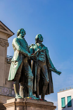 Germany, Thuringia, Weimar, Theaterplatz, Goethe and Schiller statues in front of German National Theater