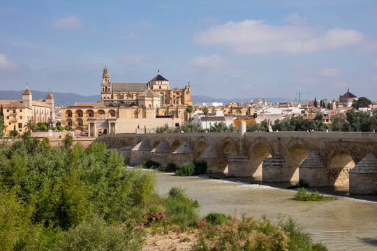 Spain, Andalusia, Cordoba, Old town, Mosque?Cathedral of Cordoba, Puente Romano, Roman bridge