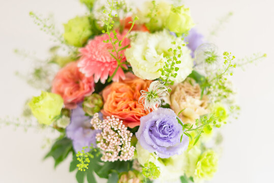 ガーベラや薔薇などフラワーアレンジメント